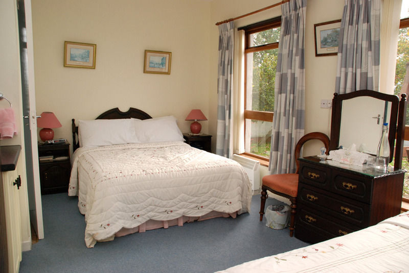 The Bungalow Farmhouse Clomantagh Экстерьер фото